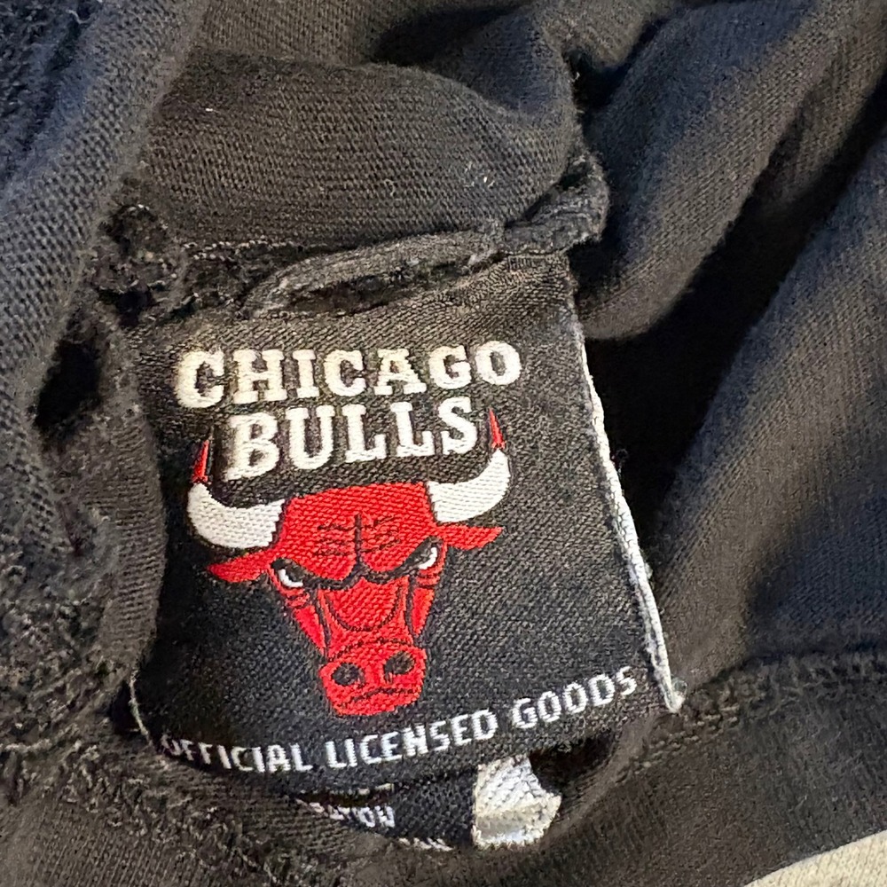 Pro Standard Chicago Bulls Rose Patch T-Shirt Kids 4T Black NBA Basketball Tee - Picture 7 of 11